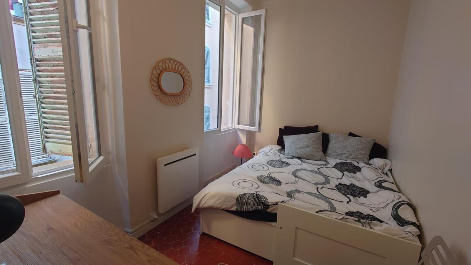Appartement De Charme - Wifi - Centre Historique Toulon Exteriör bild